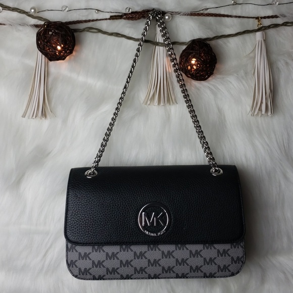 Michael Kors Handbags - **RESERVED** NEW Michael Kors Small Chain Link Bag